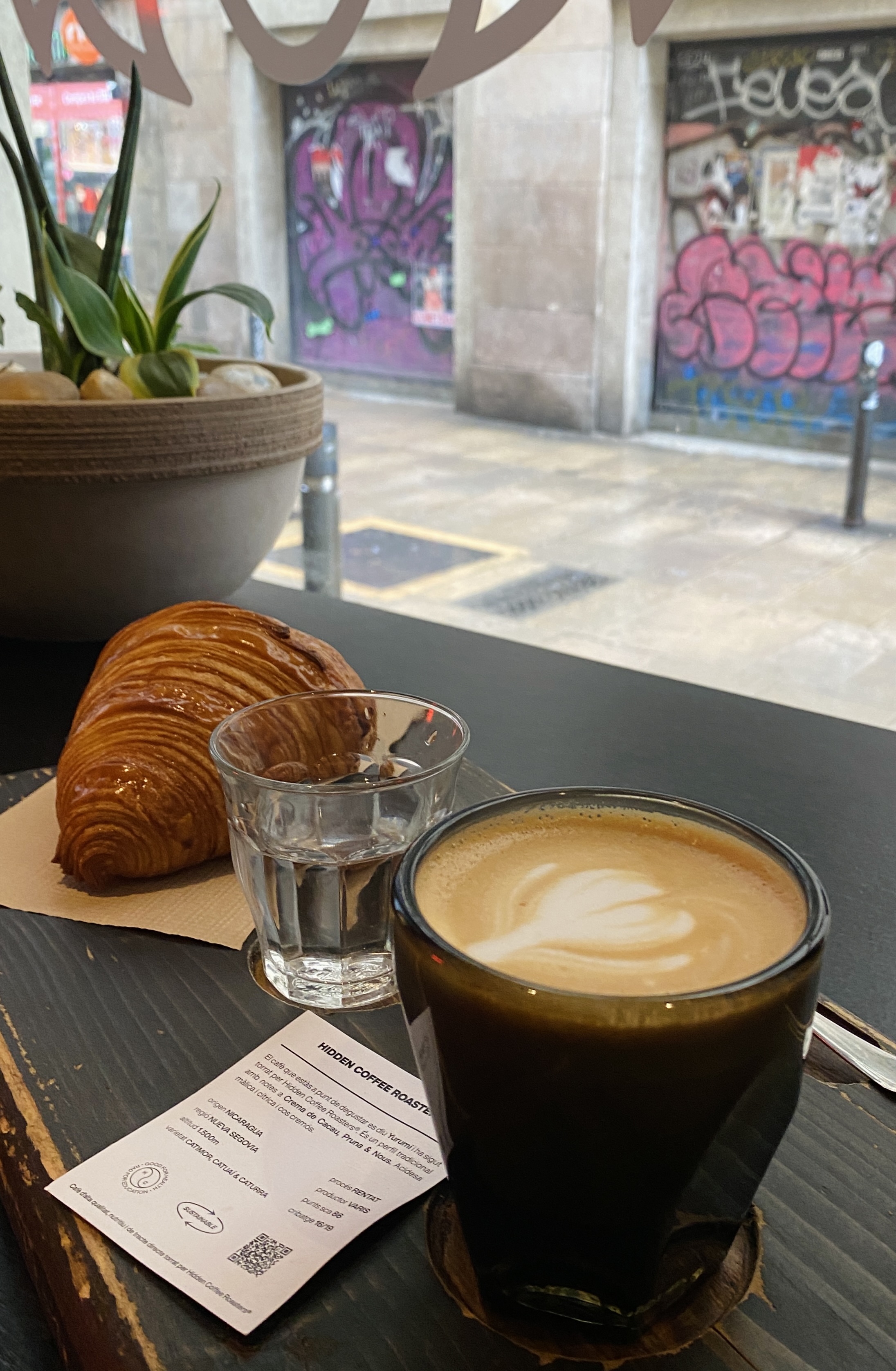 Hidden Coffee Roasters cortado and croissant Barcelona